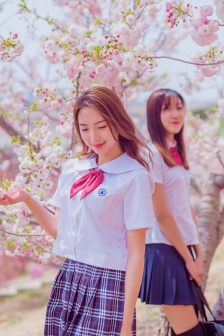 刚开始拒绝后来慢慢接受视频